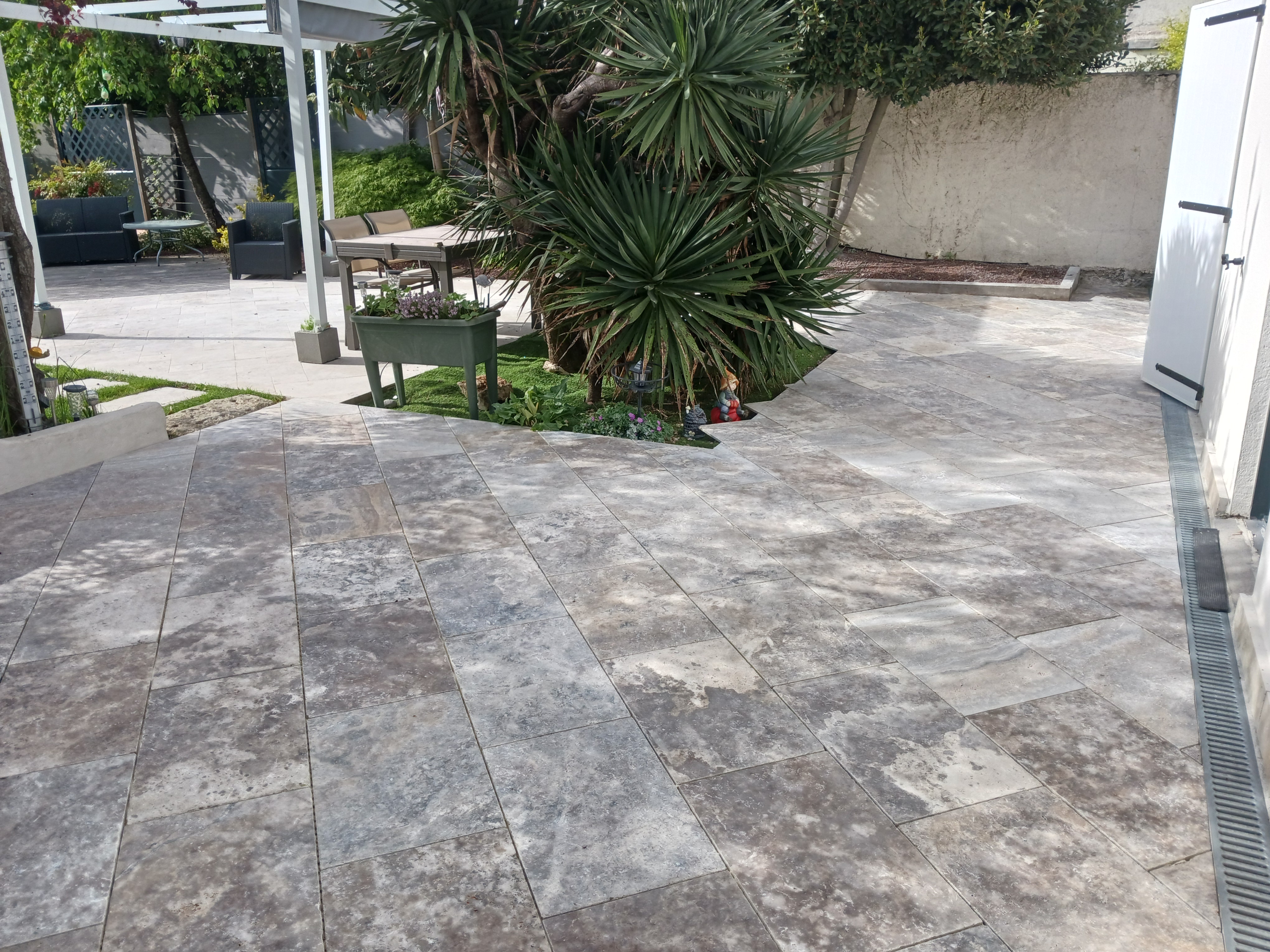 20240430_174541 Carrelage extérieur